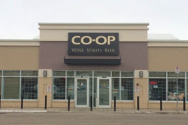 Image of Creekside Wine Spirits Beer store in Calgary, Alberta.