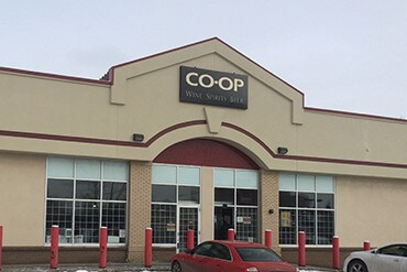 Image of Dalhousie Wine Spirits Beer store in Calgary, Alberta.